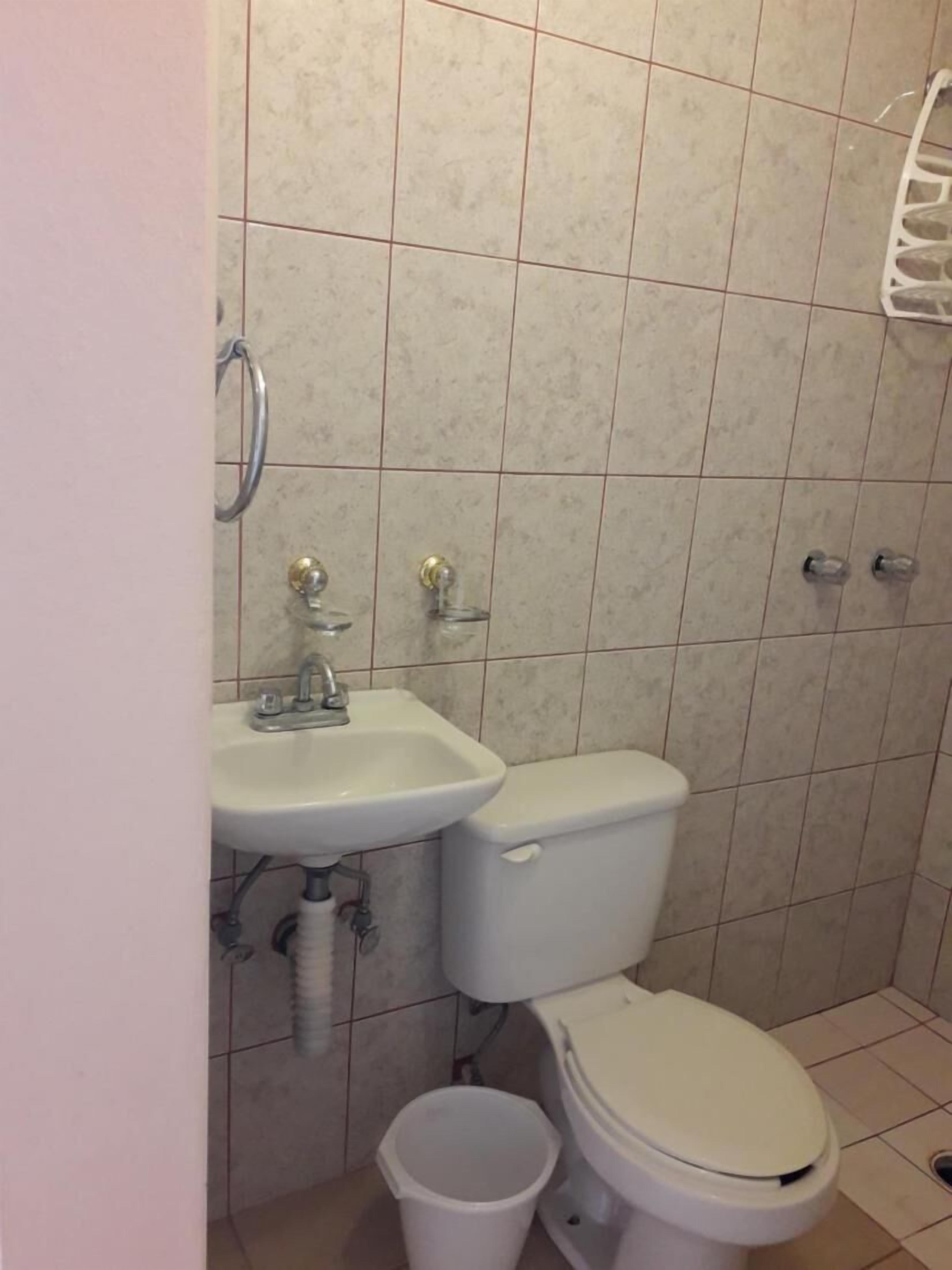 Chambre, 1 chambre, terrasse | Salle de bain