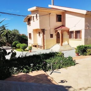 House, 4 Bedrooms, Smoking, Private Pool | Front of property