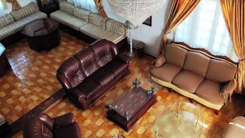 Nhà, 4 phòng ngủ, hút thuốc, hồ bơi riêng | Phòng khách