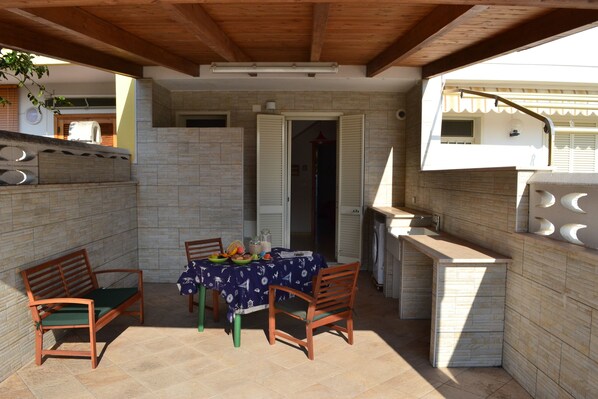 Casa, 2 habitaciones, patio | Restaurante al aire libre