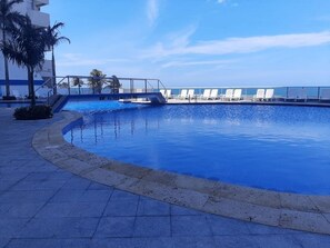 Appartement, 2 chambres, balcon, vue sur l’océan | Piscine | Piscine extérieure