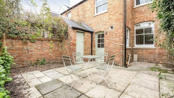 House, 3 Bedrooms, Patio | View from property