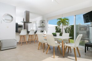 Casa, 3 quartos, para fumantes, piscina particular | Área de estar