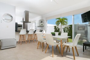 Living area - House in Private Altus Il - Private Pool (Cancun)