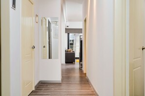 Apartment, 1 Bedroom, Balcony | Interior