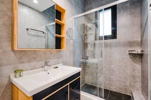 Appartement, 1 slaapkamer, balkon | Badkamer