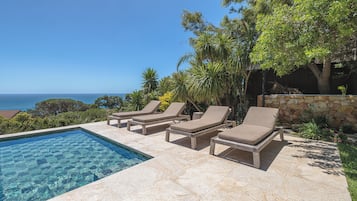 Vila, 4 quartos, para fumantes, piscina particular | Piscina | Piscina externa