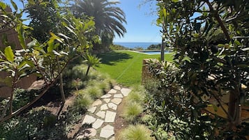 Vila, 4 quartos, para fumantes, piscina particular | Jardim