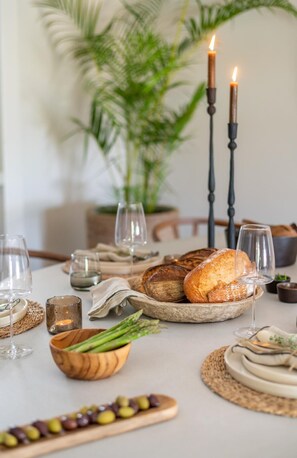 Dining - Relax in Style at This Stunning Villa in Camps Bay, Cape Town (Cape Town)