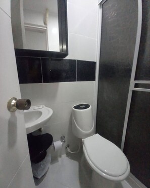 Shared Dormitory, 1 Bedroom, Patio, City View | Bathroom