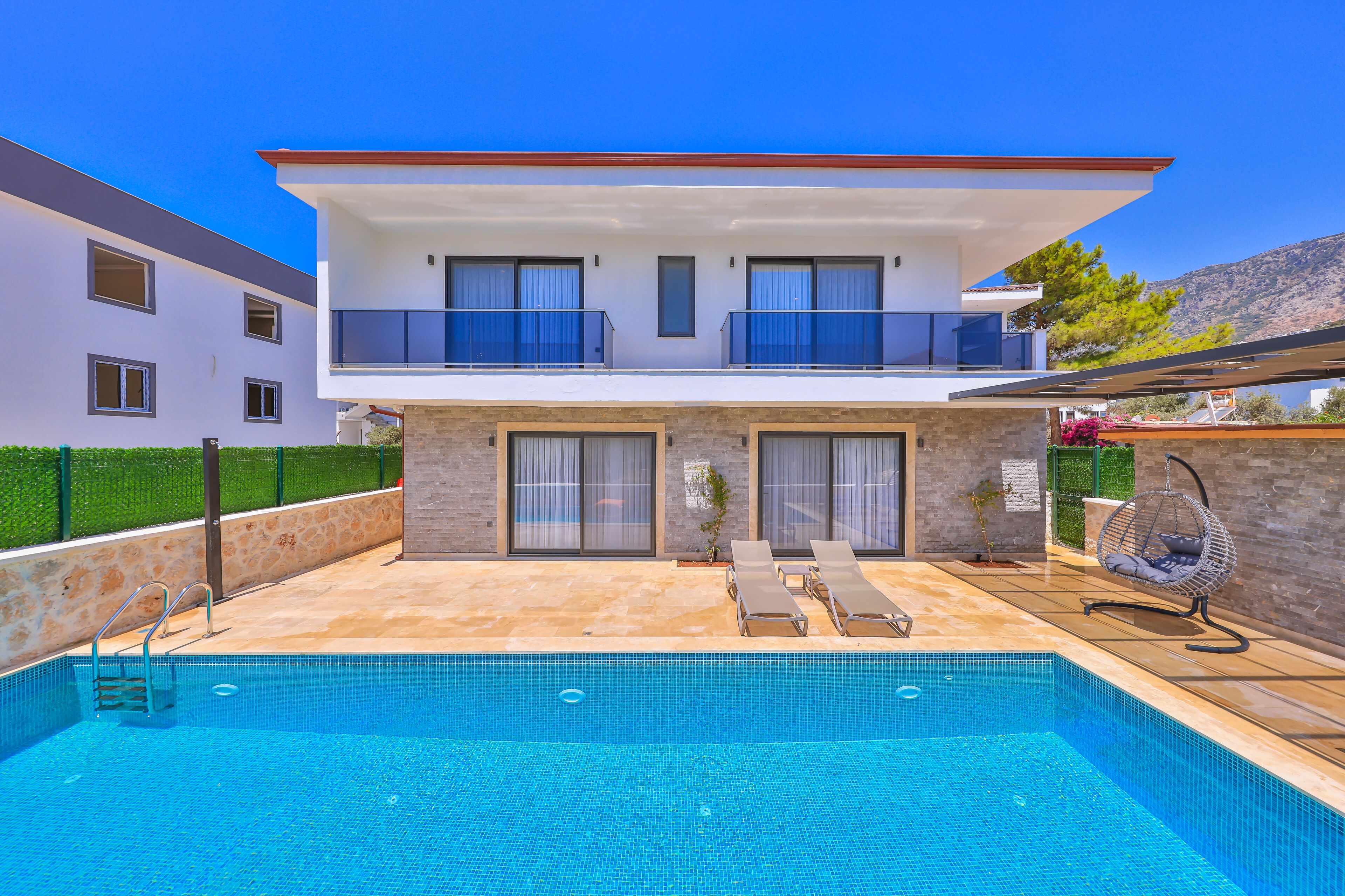 Villa Lizya - Brand new Villa With Jacuzzi and Close to Town and Beach