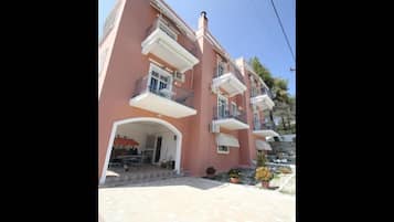 Room, 1 Bedroom, Balcony, Garden View | Exterior