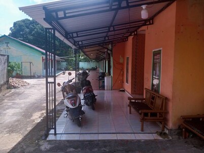 EXPRESS O 92251 Jaya Kusuma Homestay Near PONPES Darul Muhtadin