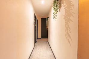 Hallway - Woodbury 2-4 (Lancaster)