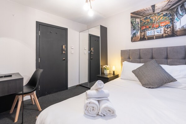 Basic Double Room | Free WiFi - Woodbury 2-4 (Lancaster)