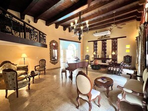 Dining - 8aps-4 Luxury House in the Historic Center With Pool Air Conditioning and Wifi (Cartagena)