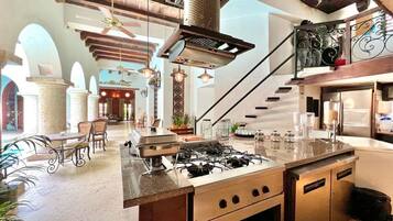 House, Multiple Bedrooms, Smoking, Private Pool | Interior