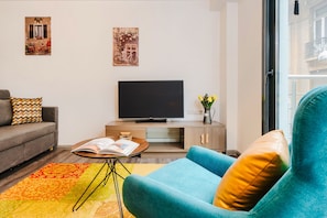 Estúdio, vários quartos, sacada | Comodidades do quarto