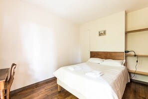1 chambre, bureau, fer et planche à repasser, Wi-Fi gratuit