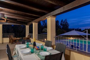Outdoor dining