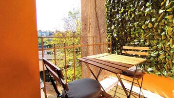 Family Apartment, 2 Bedrooms, Balcony (Spacious Apartment In Heart Of Zagreb) | Outdoor dining