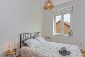 Familjelägenhet - flera sovrum (Spacious Apartment In Heart Of Zagreb) | 2 sovrum, strykjärn/strykbräda, gratis wi-fi och sängkläder