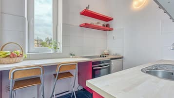 Appartamento familiare, 2 camere da letto (Spacious Apartment In Heart Of Zagreb) | Cucina privata | Frigorifero, forno, piano cottura, tostapane