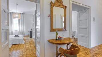 Appartamento familiare, 2 camere da letto (Spacious Apartment In Heart Of Zagreb) | 2 camere, ferro/asse da stiro, Wi-Fi gratuito, lenzuola