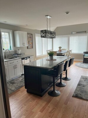 Fridge, microwave, oven, stovetop - Corner House on Memory Lane (Laconia)