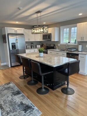 Fridge, microwave, oven, stovetop - Corner House on Memory Lane (Laconia)