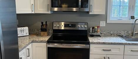 Frigorífic, microones, forn i placa de cuina