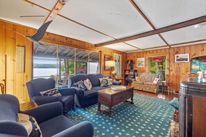 Smart TV, DVD player, books - Camp Run-a-muk on Lake Waukewan (Meredith)