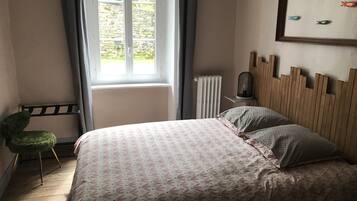 2 Schlafzimmer, Bügeleisen/Bügelbrett, Reisekinderbett, Bettwäsche