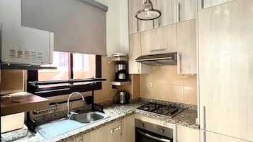 Micro-ondes, four, plaque de cuisson