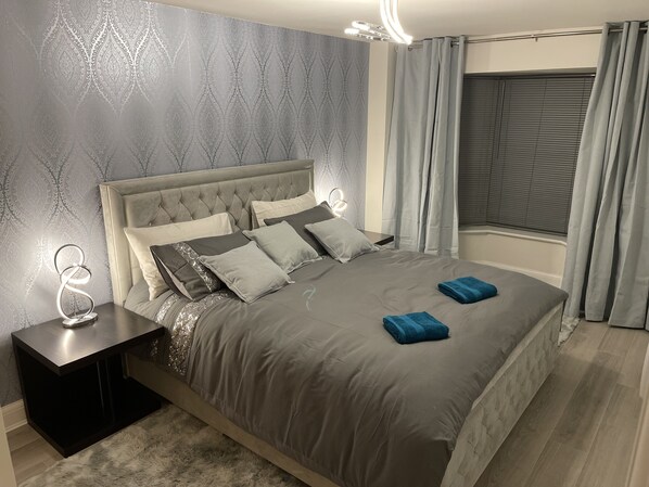 1 habitación, tabla de planchar con plancha, wifi gratis y ropa de cama