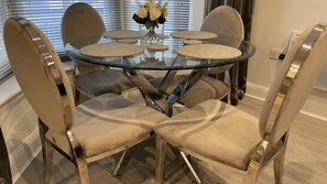 Apartment, 1 King Bed with Sofa bed | Dining