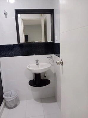 Dormitorio compartido, 1 habitación, fumadores, terraza | Baño