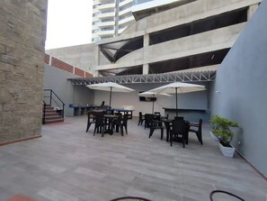 Shared Dormitory, 1 Bedroom, Smoking, Terrace | Bahagian luar