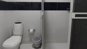 Shared Dormitory, 1 Bedroom, Smoking, Terrace | Bathroom - "room in Lodge - Bm-1 Room Near the sea With air Conditioning and Wifi" (Cartagena)