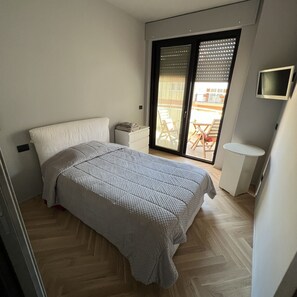 1 bedroom, desk, laptop workspace, free WiFi - Loft33 (Barletta)