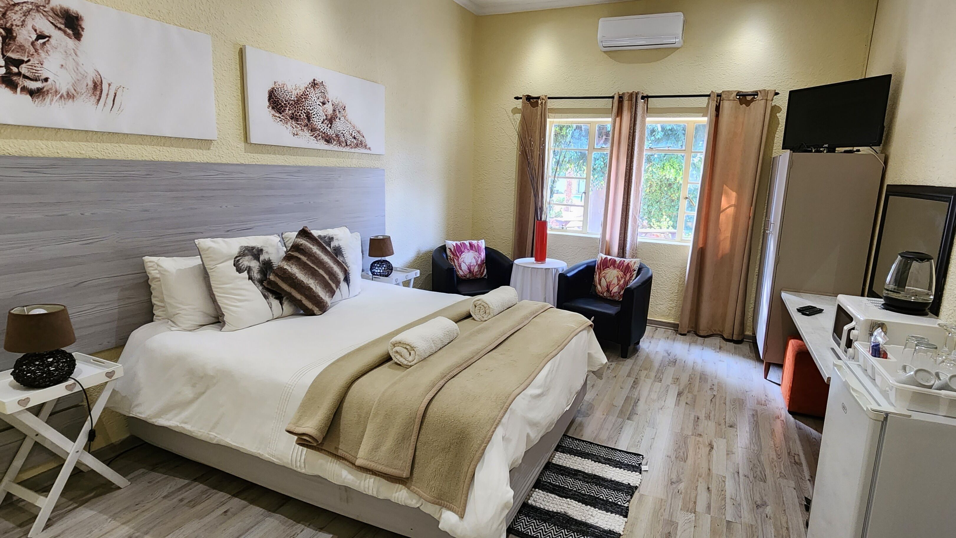 Desk, free WiFi, bed sheets