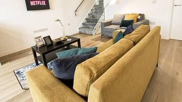 Apartamento, 1 cama de matrimonio | Zona de estar | Una televisión de pantalla plana