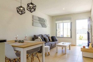 TV - Pink garden bungalow (Solana, La (Urbanizacion))