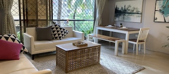 ✪Quiet Bandra 3 bedroom ✪Balconies✪Walk to Ocean✪