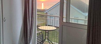 Villa - Sleeps 6 - Pets Ok - Pool - Parking