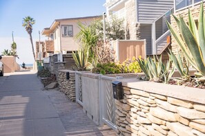 Property grounds - Ocean Mist I | 3bd, 2.5ba | Sleeps 8 (San Diego)