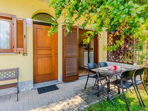 Outdoor dining - La Perla by Interhome (Colico)