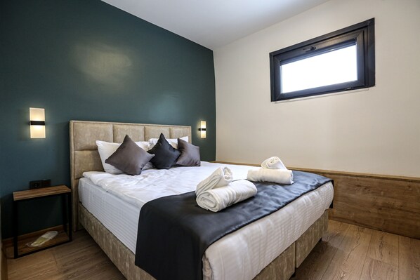 Superior Apartment | Free WiFi, bed sheets