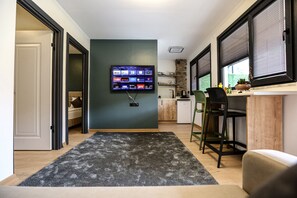 Departamento familiar | Área de sala de estar | Televisión LED de 120 cm con canales digitales y televisión