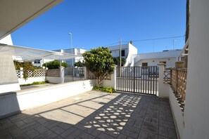 Apartment, 2 Bedrooms, Smoking, Balcony | Property grounds